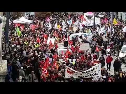 Besançon : le cortège part de la place de la Révolution