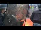 Protesters start fire during protest against France pension overhaul - Label : AFPTV - First images - Category : News