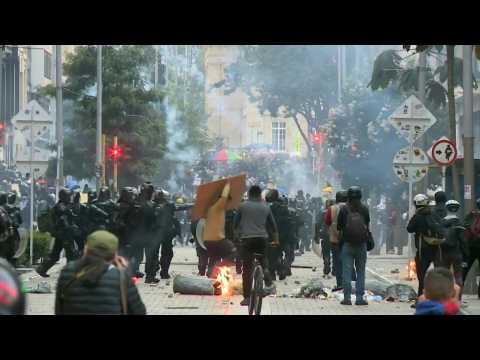Protesters clash with police in Bogota during anti-govt demonstrations