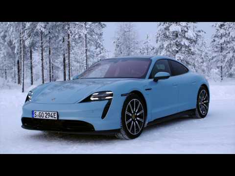 Porsche Taycan 4S Design in Frozen Blue