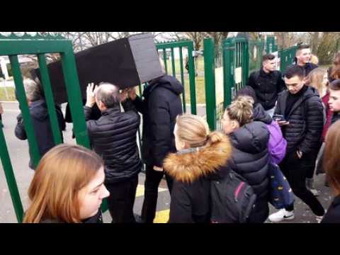 Commercy : profs et élèves du lycée Henri-Vogt manifestent contre la baisse de dotation horaire