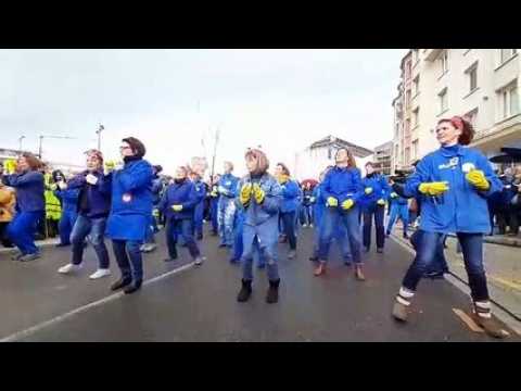 Besançon : une flashmob pour lancer la manifestation