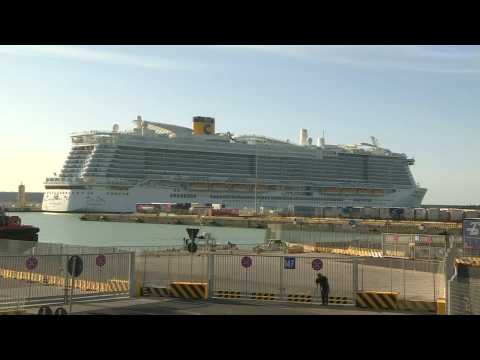 Thousands held in cruise ship in Italy over feared coronavirus cases
