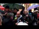 Éric Alauzet face aux manifestants devant sa permanence