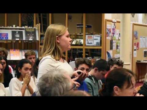 Des lycéens participent à un concours d'éloquence
