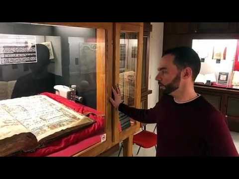 Dans la salle du trésor de la médiathèque de Saint-Dié-des-Vosges