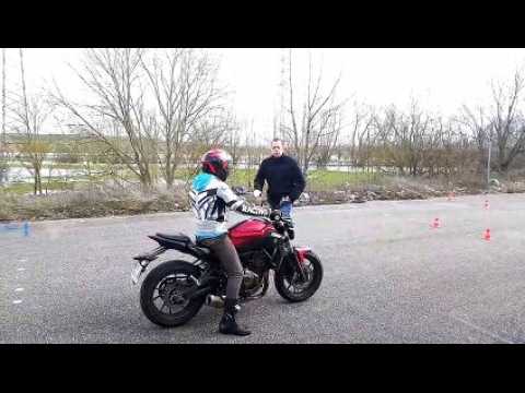 Réforme du permis moto : les exercices du plateau
