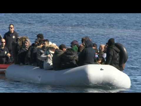 Greece: a boat loaded with migrants arrives on Lesbos island