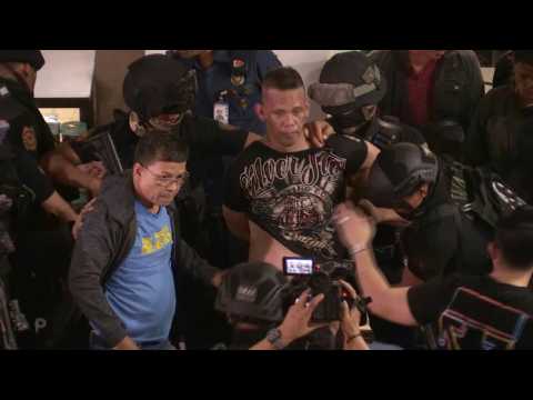 Manila mall hostage-taker surrenders