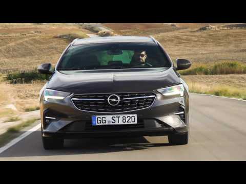 The new Opel Insignia Sports Tourer Driving Video