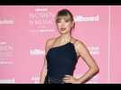 Taylor Swift serenaded by super fan on holiday
