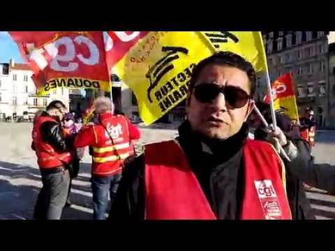 Une trentaine de manifestants CGT des cheminots de Lorraine rassemblés place Simone Veil à Nancy