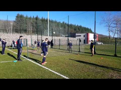 FOOTBALL : entrainement ludique sous le soleil pour le SA Spinalien avant d'affronter la JS Saint-Pierroise