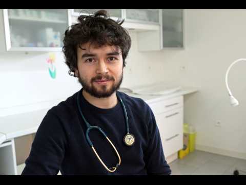 Médecins de villages : "A 23h, je suis au cabinet"