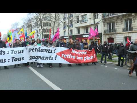 Anti-pension reform protest begins in Paris