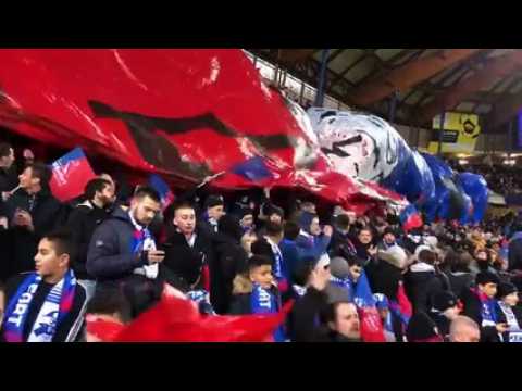 Belfort – Rennes en quart de finale de la Coupe de France au stade Bonal : le tifo déployé lors de l'entrée des joueurs