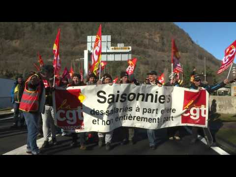 France: Ski resort workers protest unemployment insurance reform