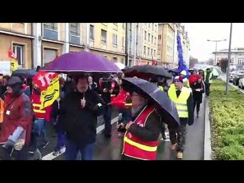 270 manifestants défilent sous la pluie à Belfort