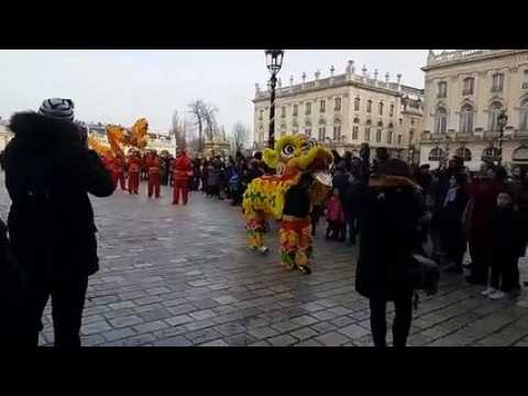 A Nancy, place Stanislas, on a réveillé le dragon pour célébrer le Nouvel An chinois