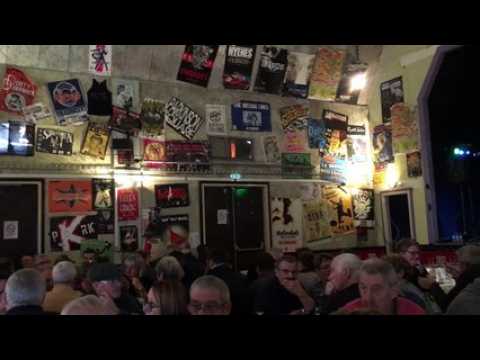 Ambiance guinguette Chez Narcisse au Val-d'Ajol pour la foire aux andouilles