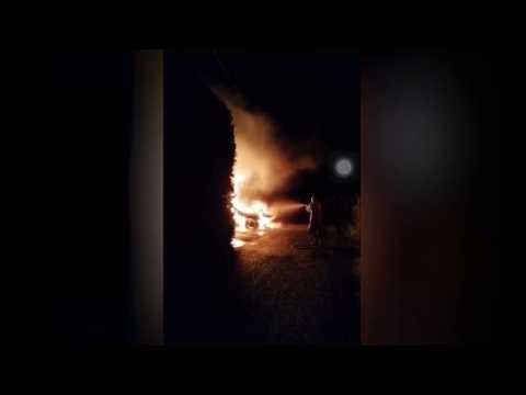 Une voiture en flammes à Taintrux