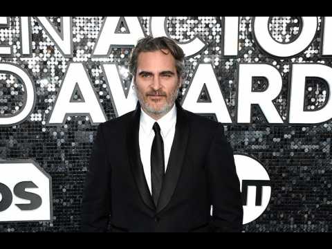 Joaquin Phoenix praises fellow nominees in SAG speech