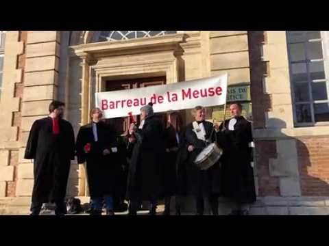 Réforme des retraites : le avocats manifestent devant le tribunal de Verdun
