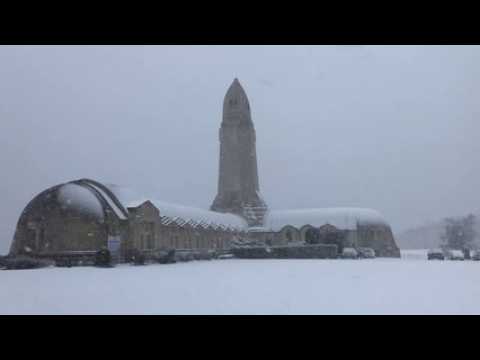 Monter à l'ossuaire de Douaumont sous la neige en quelques secondes...