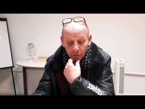 Vesoul : Éric Szymoniak, dans la rue, expose des photographies au Coffee Song