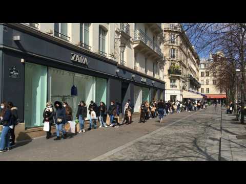 Huge queues form outside Parisian shops before French lockdown