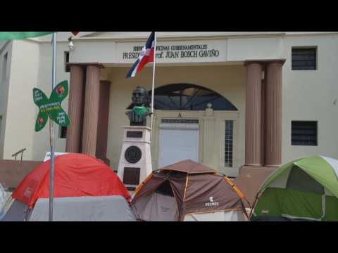 Camping protest grows after a week in Santo Domingo