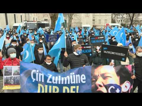 Uyghurs protest Chinese foreign minister's visit to Istanbul