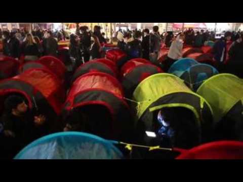 Makeshift refugee camp in Paris to ask for better social services