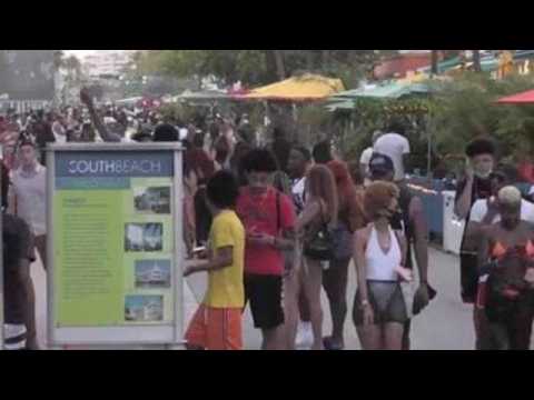 Tourists abide by night curfew in Miami Beach
