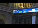 Spain's stock exchange gains 0.64%, reaches 9,000 points