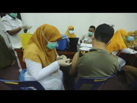 Indonesia continues COVID-19 vaccination drive for local government officials
