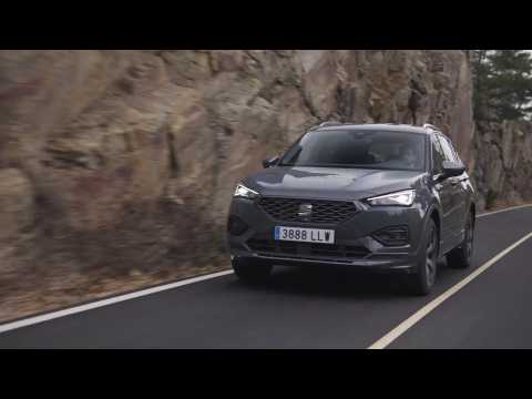 The new SEAT Tarraco e-HYBRID FR in Dolphin Grey Driving Video