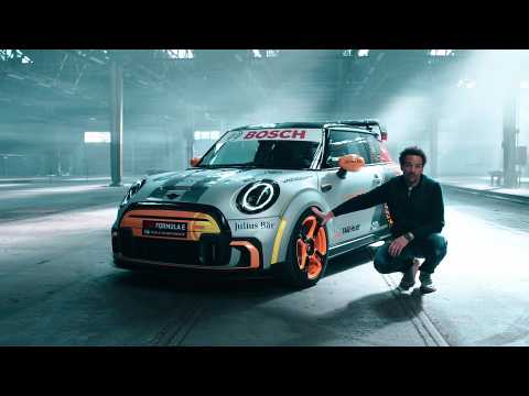 MINI Electric Pacesetter – Safetycar of the Formula E - Three Things with Oliver Heilmer