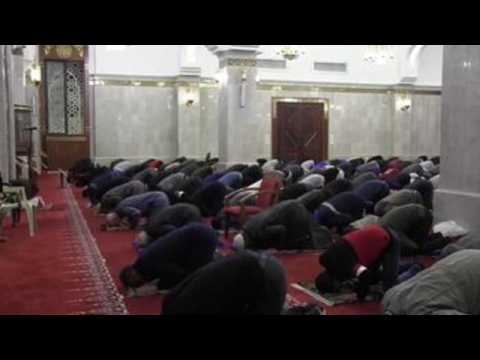 Muslims flock mosque in Gaza to perform 'Tarawih' prayer