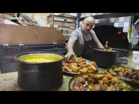 Palestinian chef prepares iftar food in Hebron