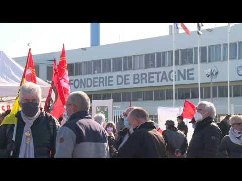 Employees protest Renault's sale of French foundry