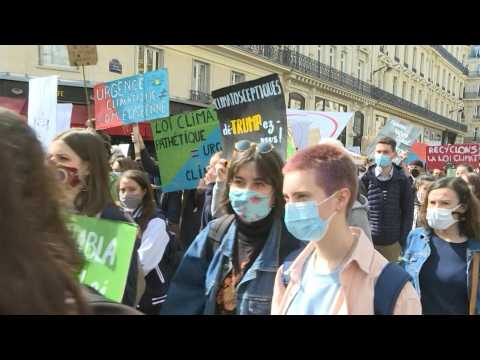 Protestors in Paris march for a 'real climate law'