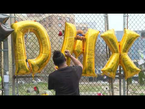 US: Mourners gather outside hospital where rapper DMX died