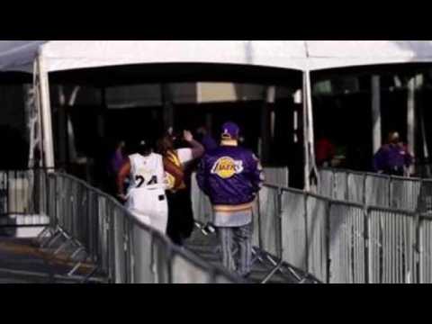 Lakers fans attend first NBA game with spectators amid pandemic