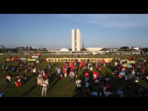 Hundreds protest against Bolsonaro and his management of the pandemic in Brazil