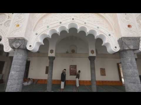 Muslims flock to Grand Mosque of Al-Rawda in Yemen on third day of Ramadan