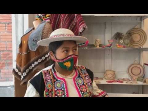 Bolivian indigenous artisans open cultural space
