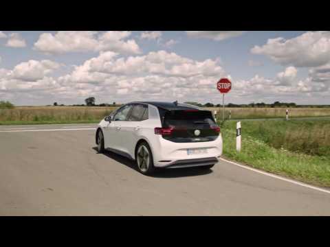 Volkswagen ID.3 1st Edition in Glacier White Driving Video