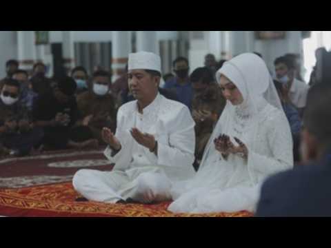 Muslim couple gets married in Aceh amid pandemic