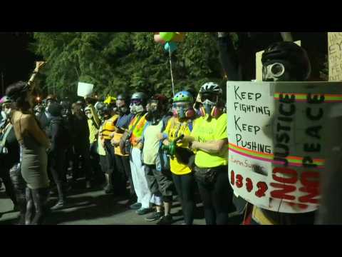 Protest in Portland as US federal forces agree on conditional pullout